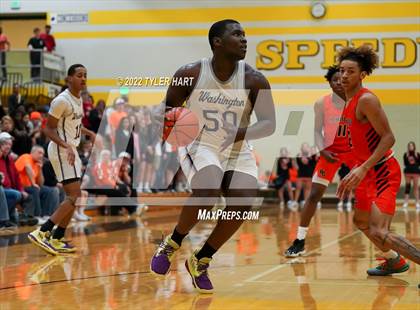 Thumbnail 2 in Beech Grove vs. Indianapolis Washington (IHSAA 3A Sectional Final) photogallery.
