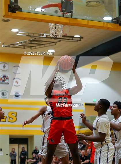 Thumbnail 1 in Beech Grove vs. Indianapolis Washington (IHSAA 3A Sectional Final) photogallery.