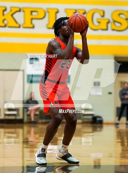 Thumbnail 2 in Beech Grove vs. Indianapolis Washington (IHSAA 3A Sectional Final) photogallery.