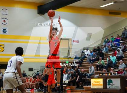 Thumbnail 2 in Beech Grove vs. Indianapolis Washington (IHSAA 3A Sectional Final) photogallery.