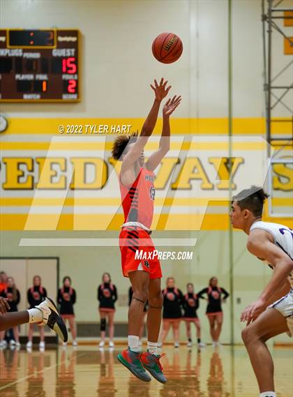Thumbnail 1 in Beech Grove vs. Indianapolis Washington (IHSAA 3A Sectional Final) photogallery.