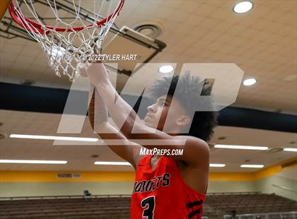 Thumbnail 2 in Beech Grove vs. Indianapolis Washington (IHSAA 3A Sectional Final) photogallery.