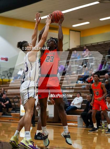 Thumbnail 2 in Beech Grove vs. Indianapolis Washington (IHSAA 3A Sectional Final) photogallery.