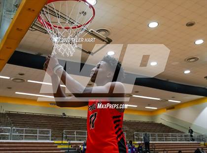 Thumbnail 1 in Beech Grove vs. Indianapolis Washington (IHSAA 3A Sectional Final) photogallery.