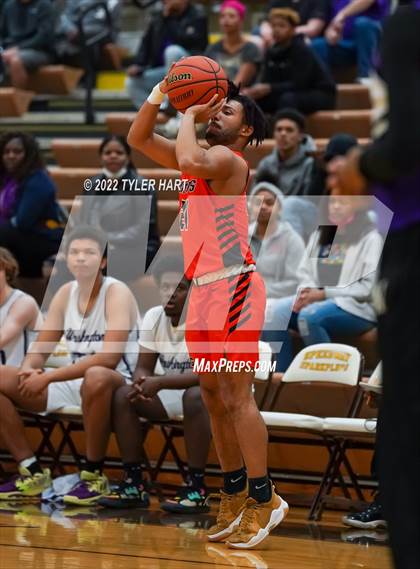 Thumbnail 2 in Beech Grove vs. Indianapolis Washington (IHSAA 3A Sectional Final) photogallery.