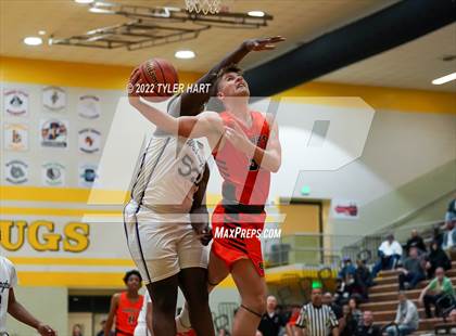 Thumbnail 1 in Beech Grove vs. Indianapolis Washington (IHSAA 3A Sectional Final) photogallery.