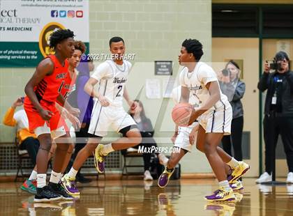 Thumbnail 1 in Beech Grove vs. Indianapolis Washington (IHSAA 3A Sectional Final) photogallery.