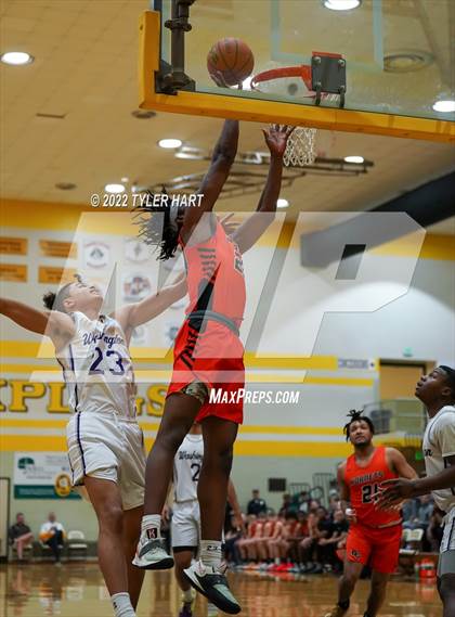 Thumbnail 1 in Beech Grove vs. Indianapolis Washington (IHSAA 3A Sectional Final) photogallery.