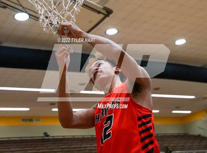 Thumbnail 3 in Beech Grove vs. Indianapolis Washington (IHSAA 3A Sectional Final) photogallery.