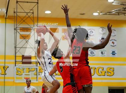 Thumbnail 3 in Beech Grove vs. Indianapolis Washington (IHSAA 3A Sectional Final) photogallery.