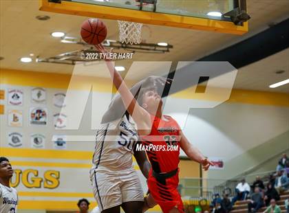 Thumbnail 3 in Beech Grove vs. Indianapolis Washington (IHSAA 3A Sectional Final) photogallery.