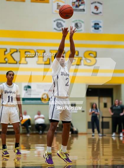 Thumbnail 3 in Beech Grove vs. Indianapolis Washington (IHSAA 3A Sectional Final) photogallery.