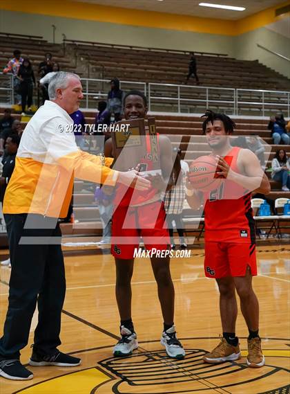 Thumbnail 1 in Beech Grove vs. Indianapolis Washington (IHSAA 3A Sectional Final) photogallery.