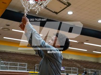 Thumbnail 2 in Beech Grove vs. Indianapolis Washington (IHSAA 3A Sectional Final) photogallery.
