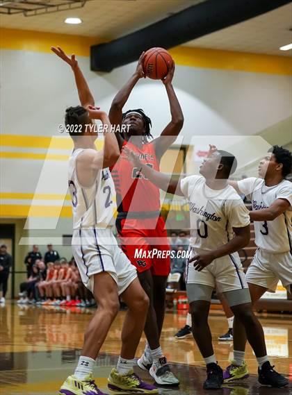 Thumbnail 3 in Beech Grove vs. Indianapolis Washington (IHSAA 3A Sectional Final) photogallery.