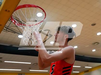 Thumbnail 2 in Beech Grove vs. Indianapolis Washington (IHSAA 3A Sectional Final) photogallery.