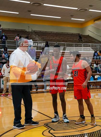 Thumbnail 3 in Beech Grove vs. Indianapolis Washington (IHSAA 3A Sectional Final) photogallery.