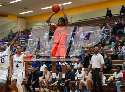 Thumbnail 3 in Beech Grove vs. Indianapolis Washington (IHSAA 3A Sectional Final) photogallery.