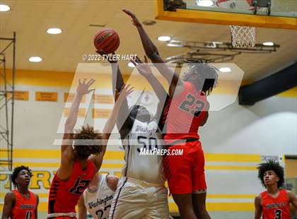Thumbnail 1 in Beech Grove vs. Indianapolis Washington (IHSAA 3A Sectional Final) photogallery.