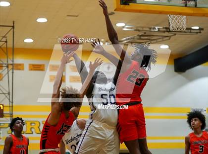 Thumbnail 3 in Beech Grove vs. Indianapolis Washington (IHSAA 3A Sectional Final) photogallery.