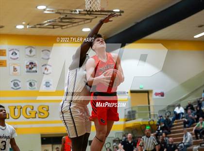 Thumbnail 3 in Beech Grove vs. Indianapolis Washington (IHSAA 3A Sectional Final) photogallery.