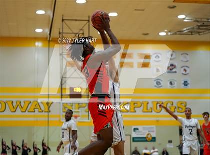Thumbnail 2 in Beech Grove vs. Indianapolis Washington (IHSAA 3A Sectional Final) photogallery.
