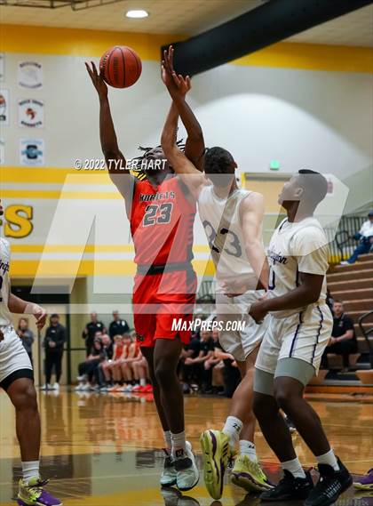 Thumbnail 1 in Beech Grove vs. Indianapolis Washington (IHSAA 3A Sectional Final) photogallery.