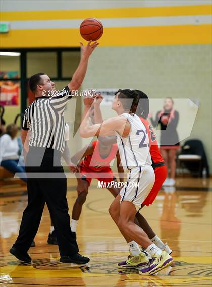 Thumbnail 1 in Beech Grove vs. Indianapolis Washington (IHSAA 3A Sectional Final) photogallery.