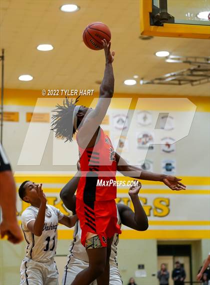 Thumbnail 2 in Beech Grove vs. Indianapolis Washington (IHSAA 3A Sectional Final) photogallery.