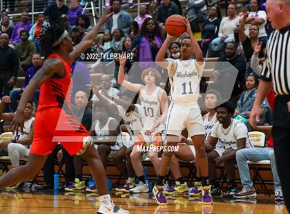 Thumbnail 3 in Beech Grove vs. Indianapolis Washington (IHSAA 3A Sectional Final) photogallery.