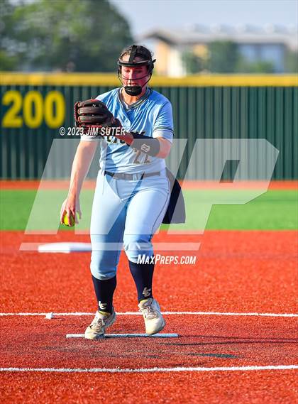 Thumbnail 2 in Lake Creek vs Elgin (UIL 5A Reg III Area Playoff) photogallery.