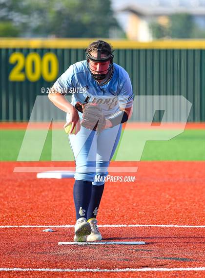 Thumbnail 1 in Lake Creek vs Elgin (UIL 5A Reg III Area Playoff) photogallery.