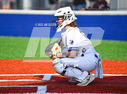 Thumbnail 2 in Lake Creek vs Elgin (UIL 5A Reg III Area Playoff) photogallery.