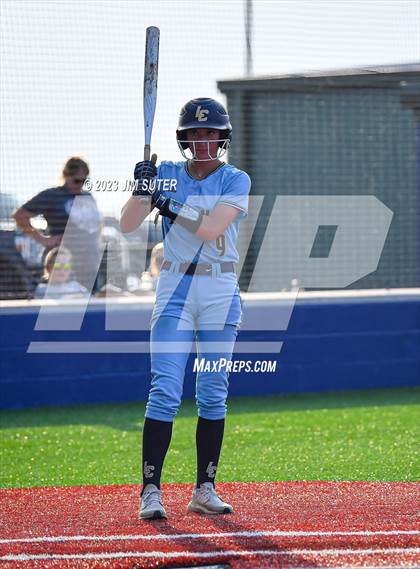 Thumbnail 1 in Lake Creek vs Elgin (UIL 5A Reg III Area Playoff) photogallery.