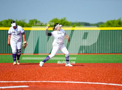 Thumbnail 3 in Lake Creek vs Elgin (UIL 5A Reg III Area Playoff) photogallery.