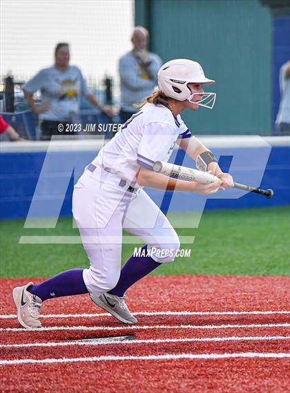 Thumbnail 1 in Lake Creek vs Elgin (UIL 5A Reg III Area Playoff) photogallery.