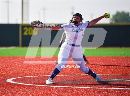 Thumbnail 3 in Lake Creek vs Elgin (UIL 5A Reg III Area Playoff) photogallery.