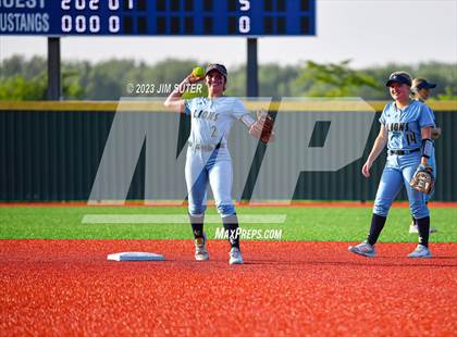 Thumbnail 2 in Lake Creek vs Elgin (UIL 5A Reg III Area Playoff) photogallery.
