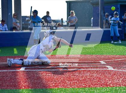 Thumbnail 2 in Lake Creek vs Elgin (UIL 5A Reg III Area Playoff) photogallery.