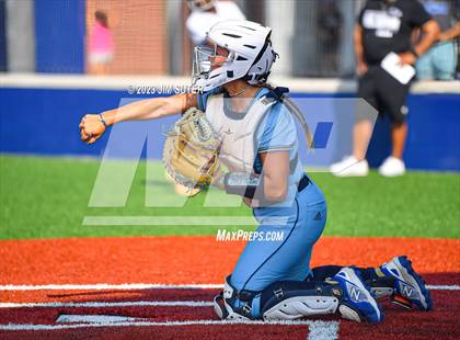 Thumbnail 1 in Lake Creek vs Elgin (UIL 5A Reg III Area Playoff) photogallery.