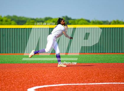 Thumbnail 3 in Lake Creek vs Elgin (UIL 5A Reg III Area Playoff) photogallery.