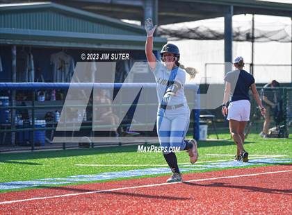 Thumbnail 1 in Lake Creek vs Elgin (UIL 5A Reg III Area Playoff) photogallery.