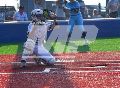 Thumbnail 3 in Lake Creek vs Elgin (UIL 5A Reg III Area Playoff) photogallery.