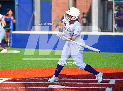 Thumbnail 3 in Lake Creek vs Elgin (UIL 5A Reg III Area Playoff) photogallery.