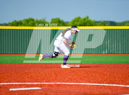 Thumbnail 2 in Lake Creek vs Elgin (UIL 5A Reg III Area Playoff) photogallery.