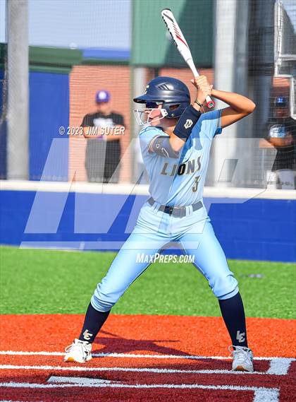 Thumbnail 2 in Lake Creek vs Elgin (UIL 5A Reg III Area Playoff) photogallery.