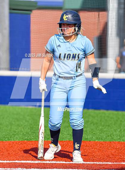 Thumbnail 2 in Lake Creek vs Elgin (UIL 5A Reg III Area Playoff) photogallery.