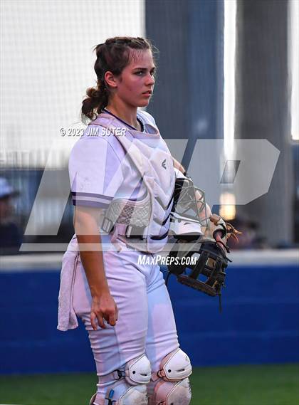 Thumbnail 3 in Lake Creek vs Elgin (UIL 5A Reg III Area Playoff) photogallery.