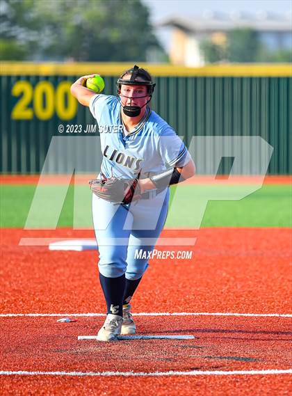 Thumbnail 3 in Lake Creek vs Elgin (UIL 5A Reg III Area Playoff) photogallery.