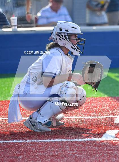 Thumbnail 2 in Lake Creek vs Elgin (UIL 5A Reg III Area Playoff) photogallery.